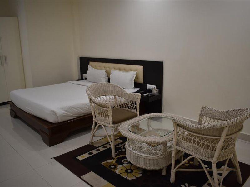 ורנאסי Hotel Vaibhav מראה חיצוני תמונה