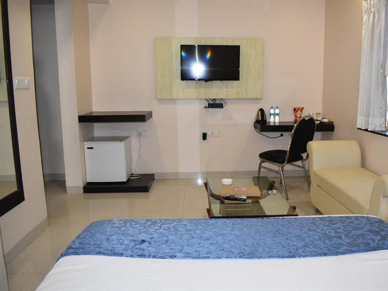 ורנאסי Hotel Vaibhav מראה חיצוני תמונה