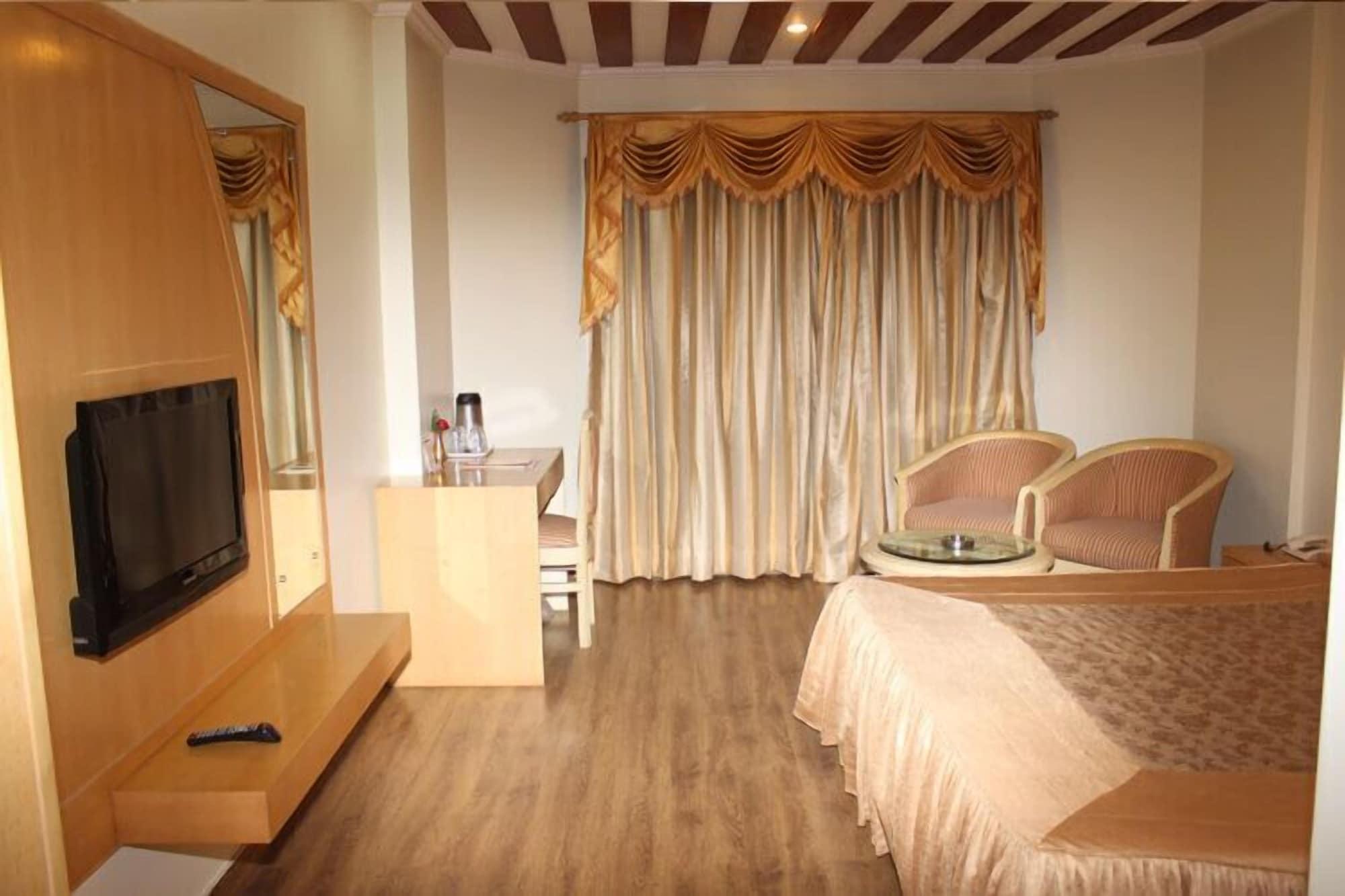 ורנאסי Hotel Vaibhav מראה חיצוני תמונה