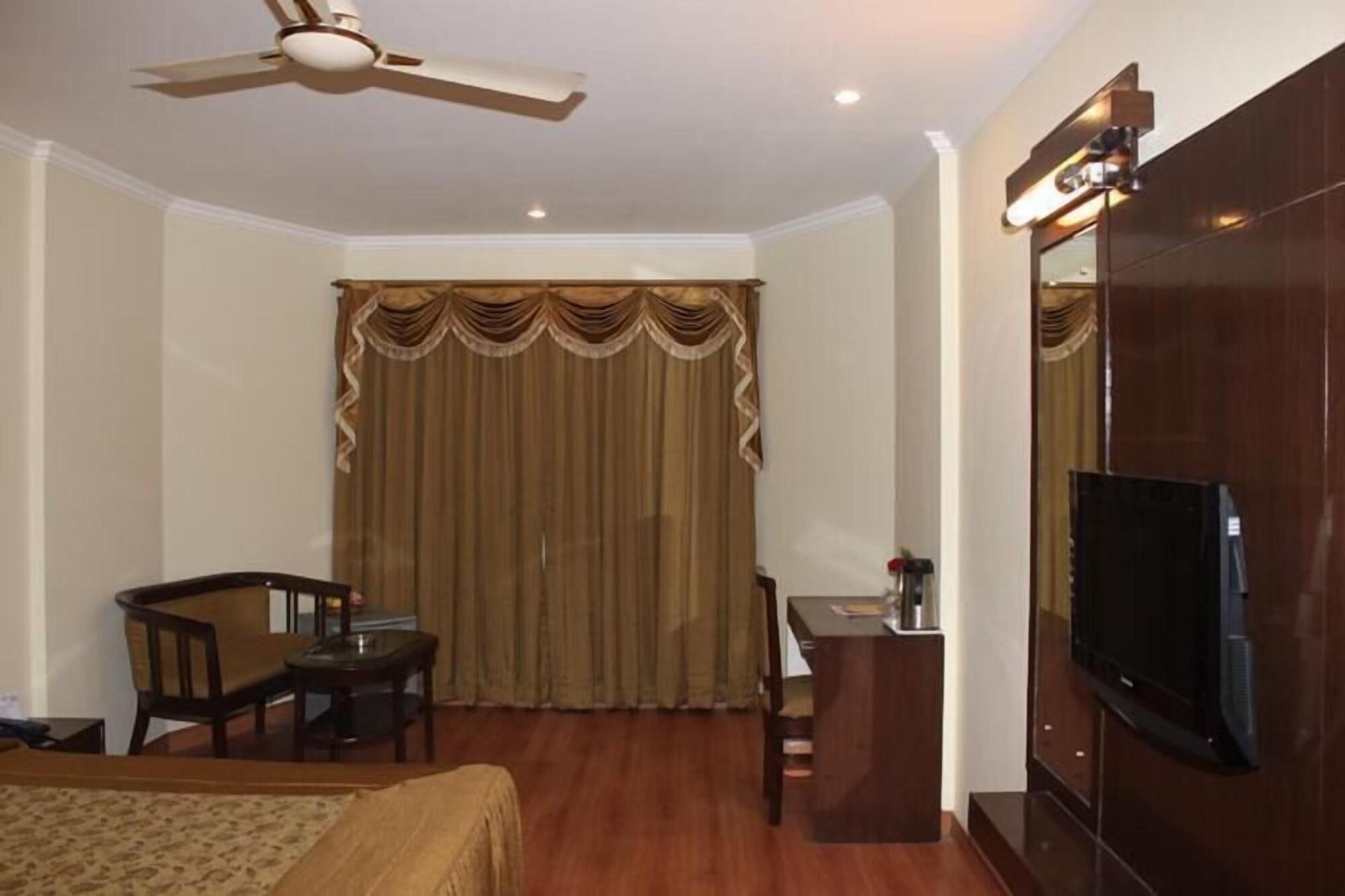 ורנאסי Hotel Vaibhav מראה חיצוני תמונה