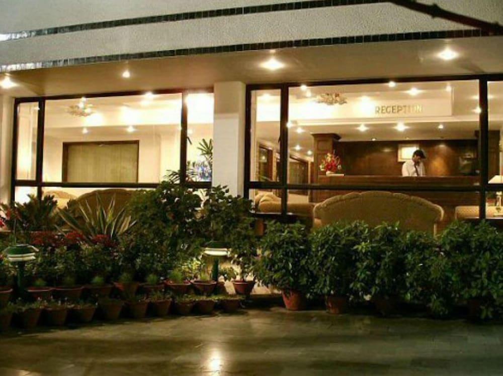 ורנאסי Hotel Vaibhav מראה חיצוני תמונה