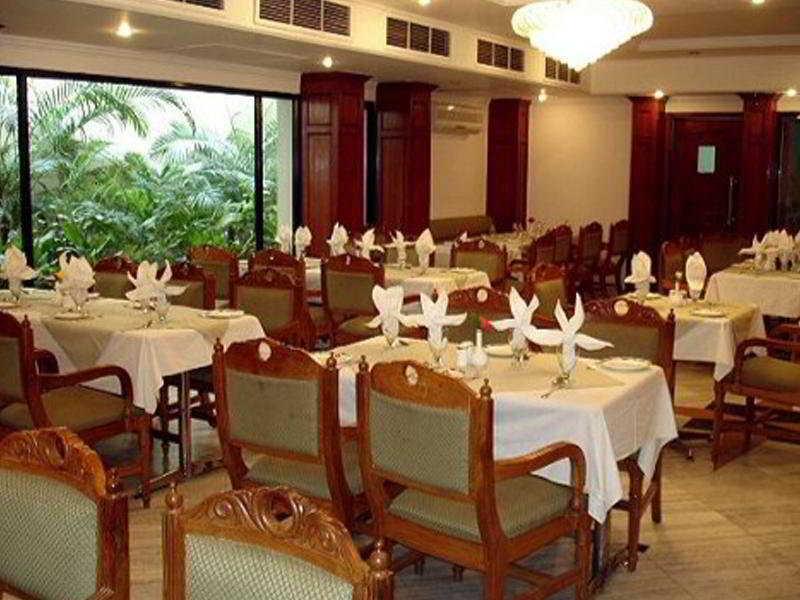 ורנאסי Hotel Vaibhav מראה חיצוני תמונה