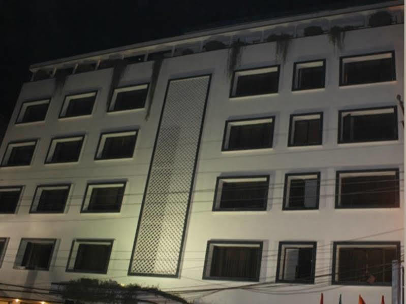 ורנאסי Hotel Vaibhav מראה חיצוני תמונה