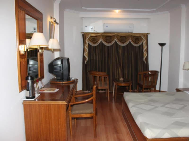 ורנאסי Hotel Vaibhav מראה חיצוני תמונה