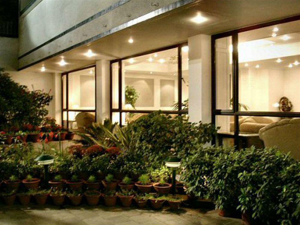 ורנאסי Hotel Vaibhav מראה חיצוני תמונה